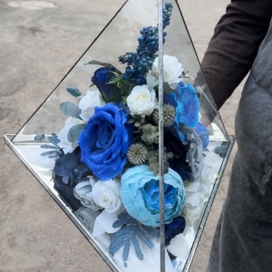 піраміда в синіх кольорах