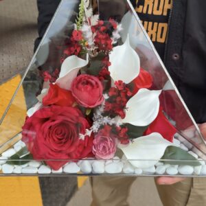 піраміда з калами та трояндами