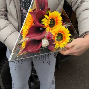 Піраміда з соняшниками та бордовими калами купити