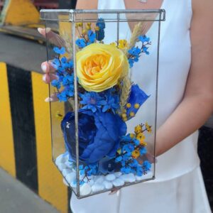 прямокутник з жовто-блакитними квітами